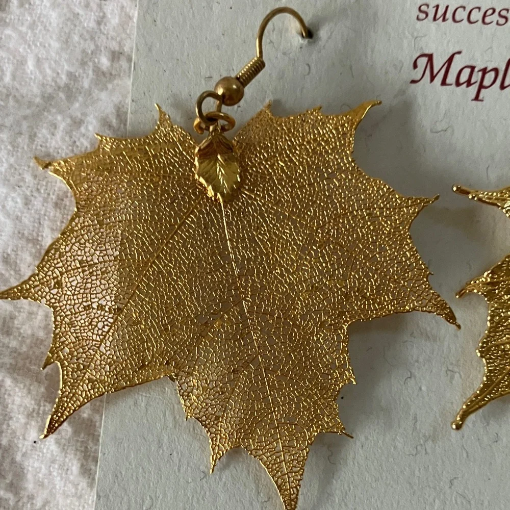 Real Maple Leaves Covered with 18K Gold Hand-crafted Vintage Earrings - Picture 5 of 6